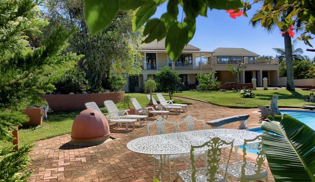 Apartment Hibiscus with Garden View