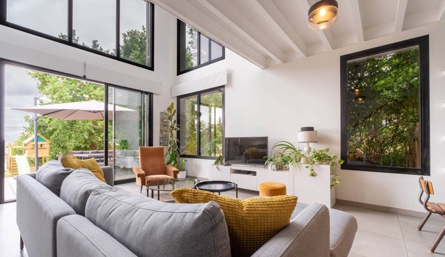 Architect-designed house in the heart of nature