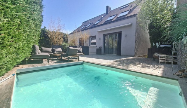 Architect-designed villa with a pool, perfect for enjoying quality time with family or friends.