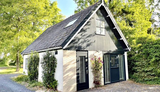 Authentic, attractive house. Nearby Amsterdam, Enkhuizen, Volendam 4 pax