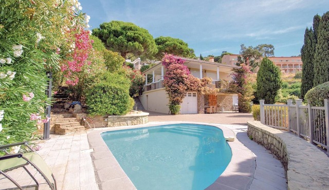Awesome home in Rayol-Canadel-sur-Mer
