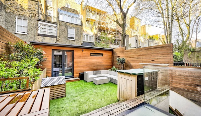 Barkstone Gardens - Three Bedroom Villa, Sleeps 6