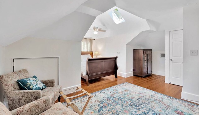 Bayshore Room at ONE Inn, near Downtown St. Pete: Ideal for all guests