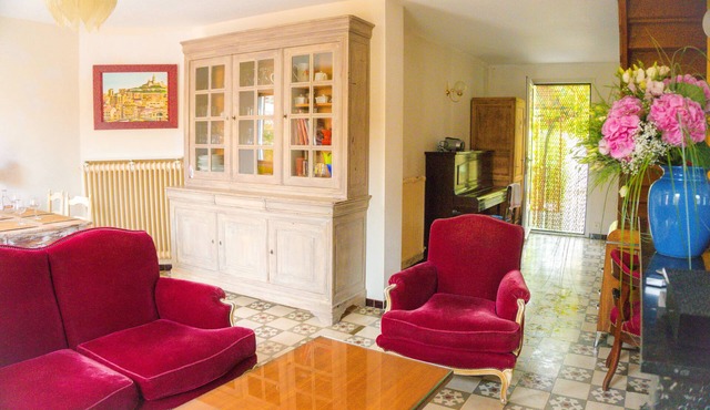 BEACH & CALANQUES 300yd away, COSY HOUSE 10min from the heart of Marseille, Wifi