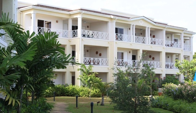 BEACH FRONT & SEAVIEW DELUXE PENTHOUSE APARTMENT