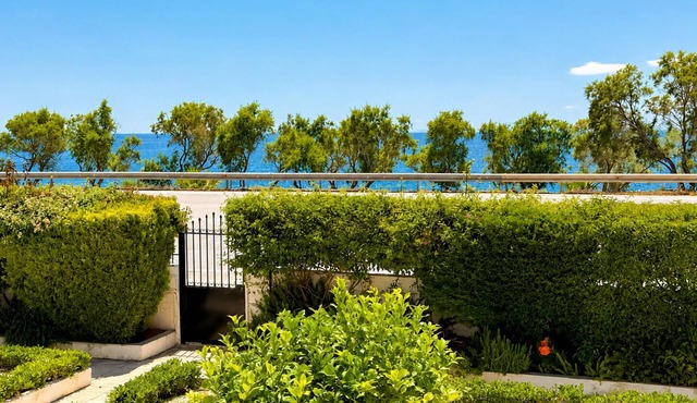Beachfront Jacuzzi Retreat Seaview Walk Everywhere