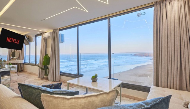 Beachfront Paradise: Charming 1BR + Ocean Views