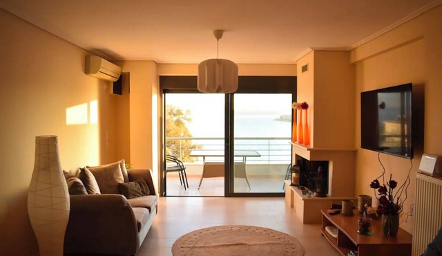Beachfront Penthouse with Seaview