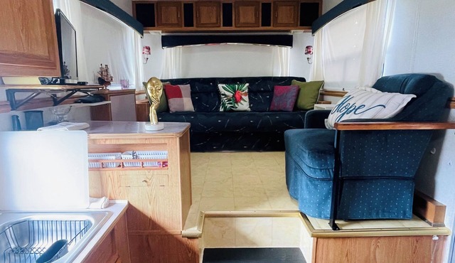 Beautiful 2-bedroom campground in peaceful Lighthouse Point with AC