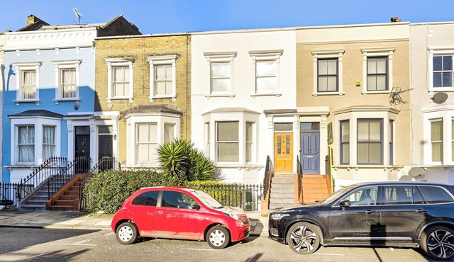 Beautiful, Bright spacious flat in South West London, near tube