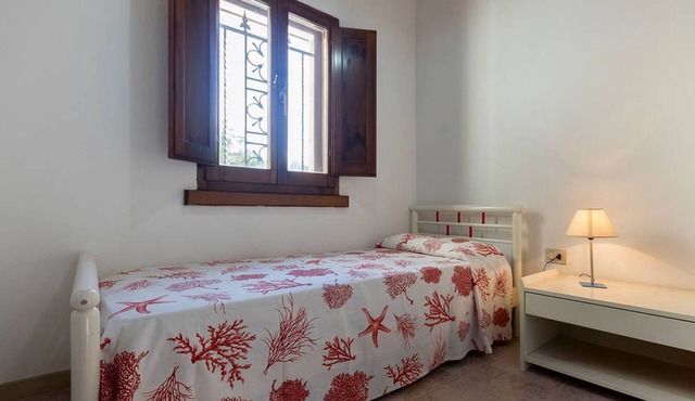 Big and beautiful apartment, 3 bedrooms, 1 bathroom, 2 km from the sea.