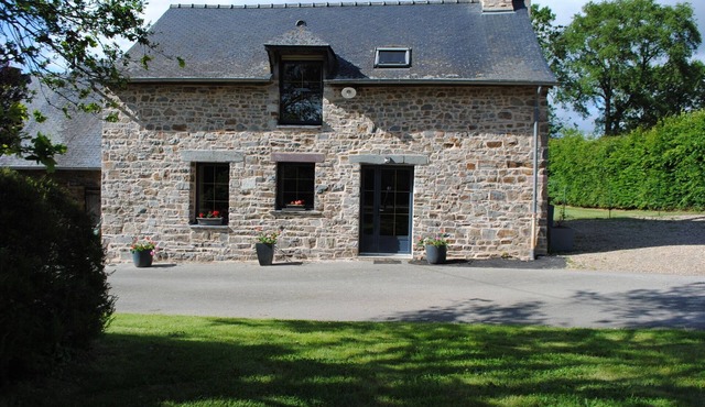 Bourg Des Comptes: cottage cellar