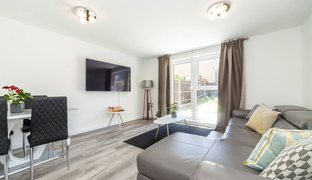 Bright 2 BDR House W/garden & Parking, Greenwich