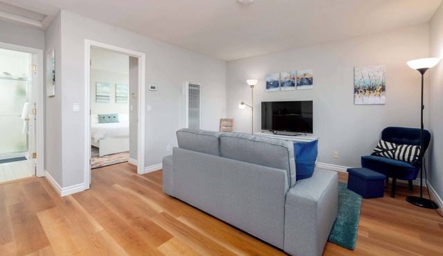 Bright, Quiet, Comfy 1BR Cottage in Mountain View