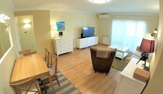 Carnaxide, modern T1 apartment w/balcony, Lisbon