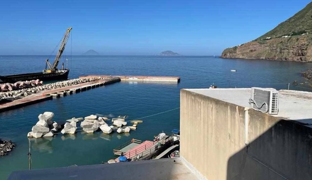 Casa Bianca, on the small port of Malfa