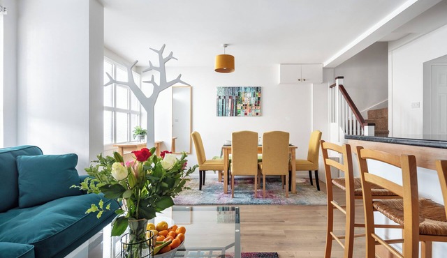 | Central London TownHouse on Quiet Mews |