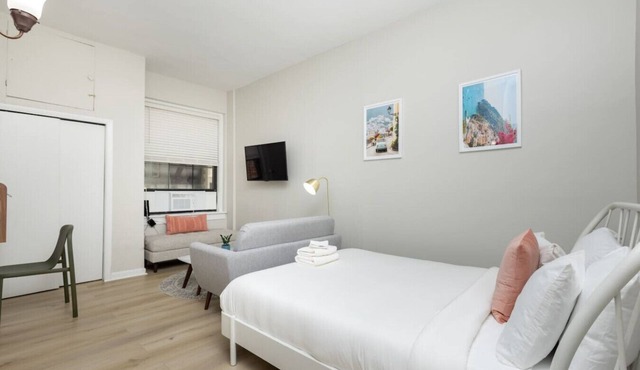 Centrally Located Basic Studio