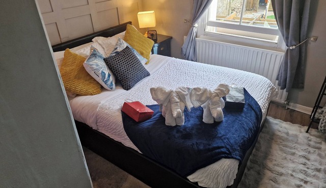 Charming 1-Bed Studio, parking, kitchen,WiFi