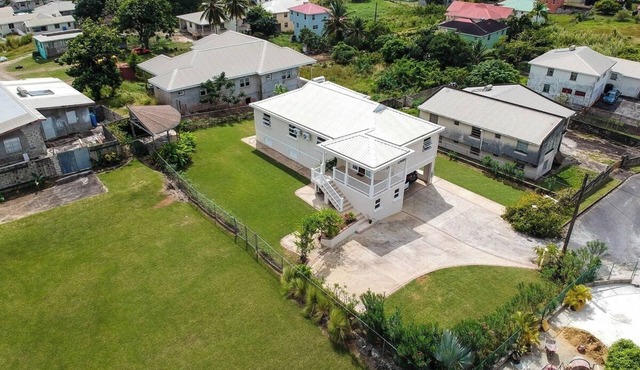 Charming 2-bedroom apartment with, pool, AC, WiFi in lovely Welches, Barbados