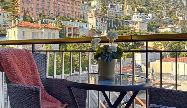 Charming Apartment with Balcony & Mountain Views in Beaulieu-sur-Mer