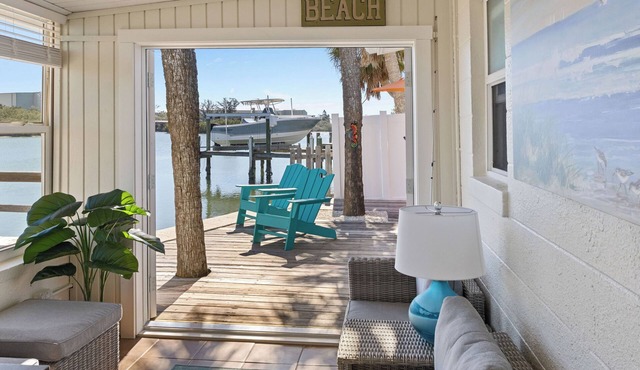 Charming WATERFRONT 2-bedroom house close to all Indian Rocks Beach has to offer