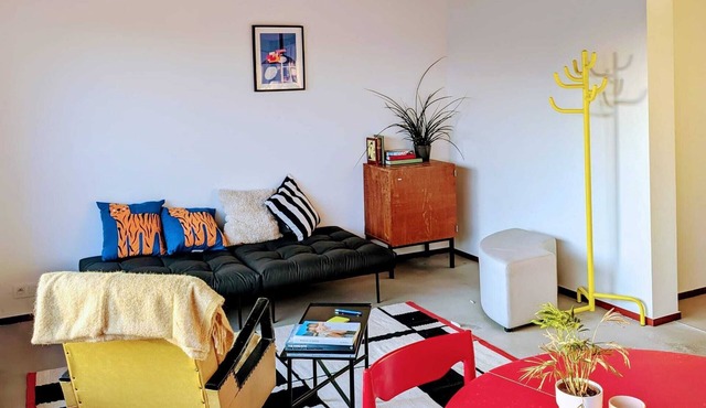 Colorful Flat @ trendy old docks. Perfect for couples. Expandable to 3 bedrooms