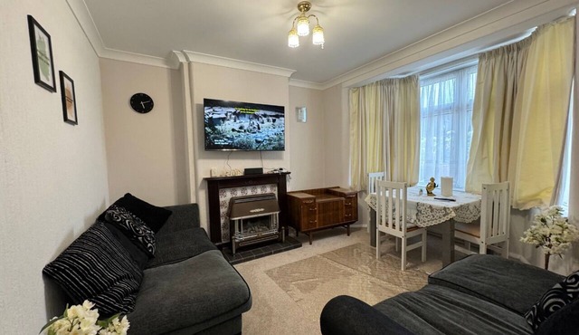 Comfortable Contractor Retreat: Perfect for Both Short & Long Stays