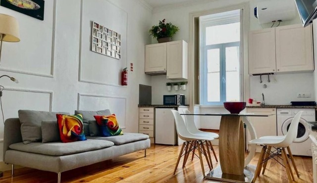 COMFORTABLE HOLIDAYS ROOM NEAR LISBON CITY CENTER