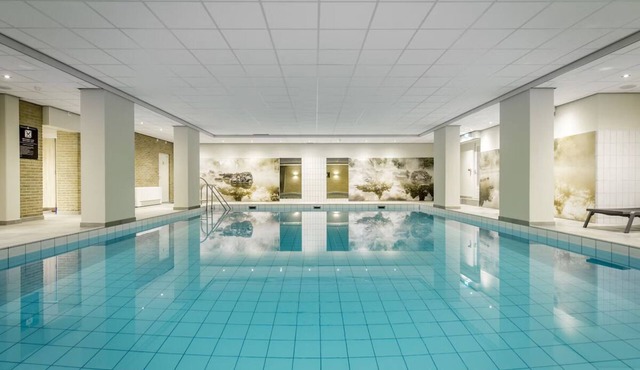 Comfortable Retreat with Game Room, Indoor Pool and Free Guest Parking