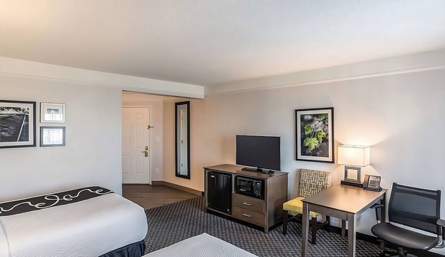 Comfortable Stay with Pool Access, Enjoy Our Bright Side Breakfast | 2 Rooms