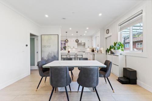 Comfy & Spacious 5BR Home in Vancouver for Groups