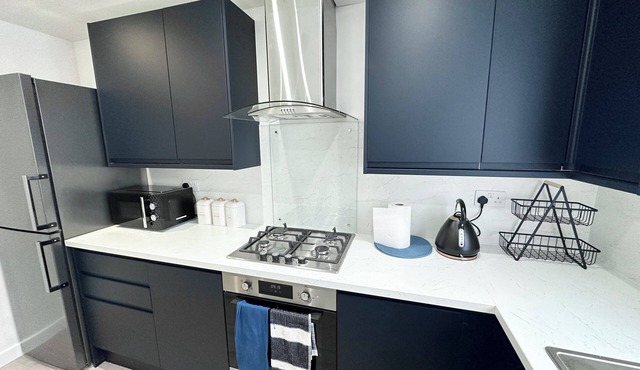 Cosy Brand New 3-Bedroom Home in London - Perfect for Families & groups