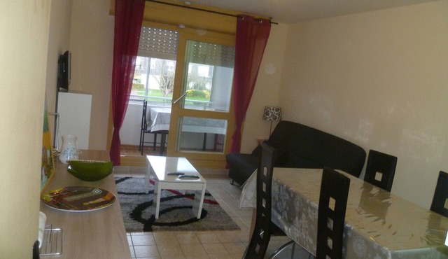 COURSEULLES 150 Meters FROM THE SEA NEAR PORT AND SHOPS