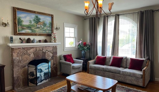 Cozy Affordable Private Rooms near Grand Ave Miller