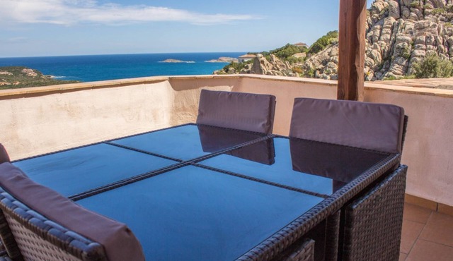 Cozy apartment of 81 sqm located on two levels (stairs to access), perfect for 4 people.The accommodation is located in the beautiful Pevero Hill Village, boasts a large terrace from where you can enjoy a breathtaking sea view, ideal for a relaxing stay