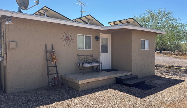 Cozy Casita Southwest Decor 1-bedroom 1 bath in N Phoenix on private 5acre ranch