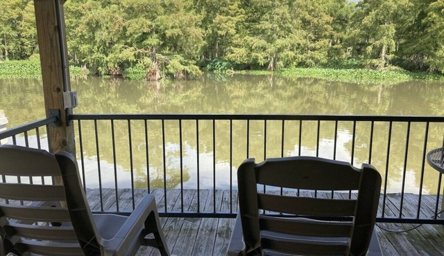 Cozy, Picturesque Houseboat with Great Entertainment Area