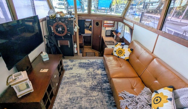 Cozy Vintage Yacht - Walk to Neyland + Free Parking