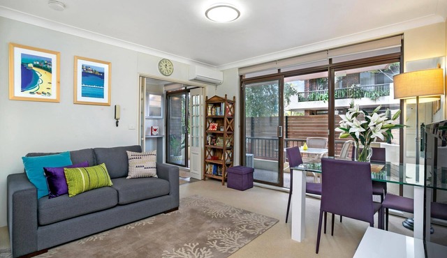 Crows Nest- CN016 Brook Street - Ground Floor 1BR with Patio Pool Near Crows Nest Dining Hub