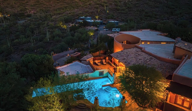 de las Cruces - Cave Creek Mountain Retreat with Pool sleeps 10