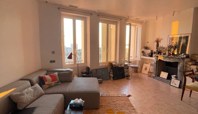 Design triplex with sea view, terrace, 2 bedrooms, near Notre-Dame de la Garde