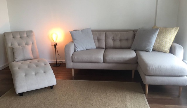 DISCOUNT - Large, modern 1 Bedroom Flat w/Balcony close to transport