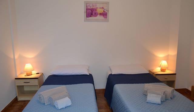Dolphins 13 comfortable apartment within walking distance of the sea