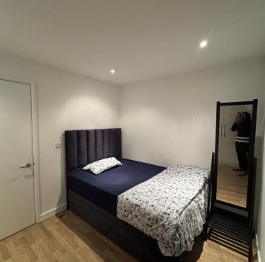 Double Room With Private Bathroom - Canary Wharf
