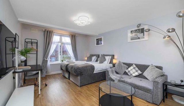 Ealing Manor - 6 beds 3 sofa beds sleeps 9 ppl