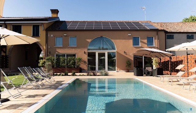 Elegant House with Swimming Pool and Large Green Garden