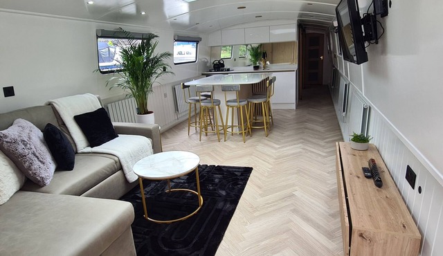 Enjoyable boat Selena Aqua Retreat with WiFi in charming Liverpool Albert Docks