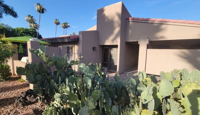Escape 2Bdrm 2 Bath w/Attached 2 Carport