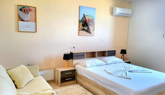 Estia - Luxury ground floor apartment on the beach
